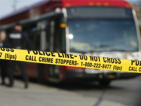 Aktenfoto der Polizei von Toronto, die einen Vorfall mit einem TTC-Bus untersucht.