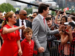Premierminister Justin Trudeau kommt mit seiner Familie an, um an der Zeremonie zum Canada Day teilzunehmen, da Kanada sein 155-jähriges Bestehen seit 1867 in Ottawa, Ontario, Kanada, am 1. Juli 2022 feiert.