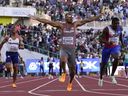 Andre De Grasse aus Kanada gewinnt das Finale in der 4x100-Meter-Staffel der Männer bei den Leichtathletik-Weltmeisterschaften am Samstag, den 23. Juli 2022, in Eugene, Ore.