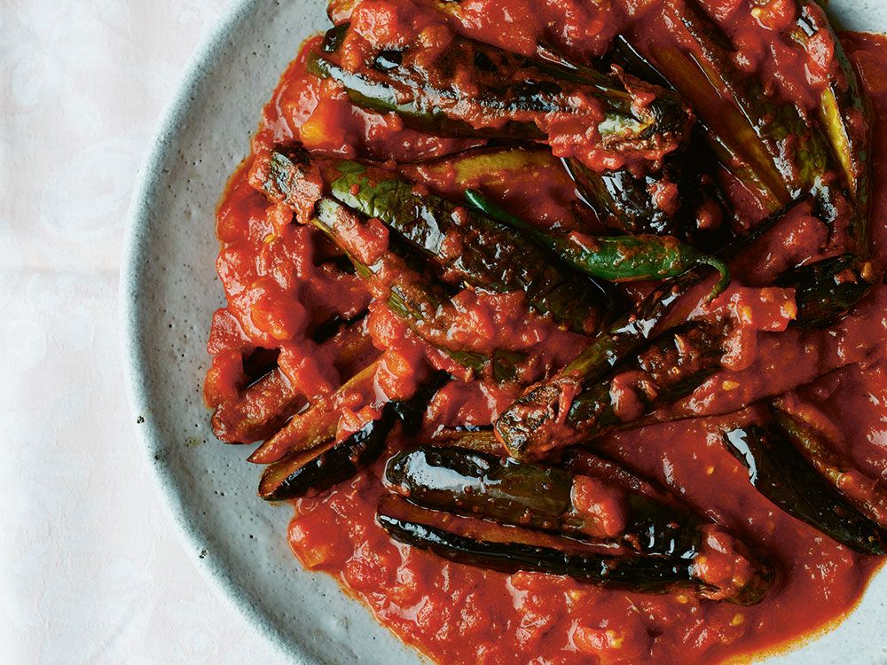 Cuisinez ceci : Aubergines cuites avec des tomates de Sur le sentier de l’Himalaya