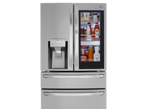 Der InstaView-Kühlschrank von LG kommuniziert aus der Ferne mit den Besitzern und weist darauf hin, wenn eine seiner Türen angelehnt ist.