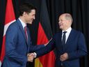 Kanadas Premierminister Justin Trudeau (L) trifft sich am 22. August 2022 mit Bundeskanzler Olaf Scholz (R) in Montreal, Kanada.