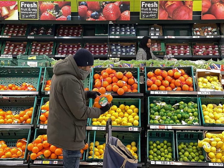  U.K. supermarkets including Waitrose and Marks & Spencer have removed best-before dates from fresh produce, reportedly to reduce food waste.