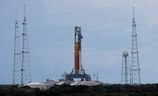 Die Mondrakete der nächsten Generation der NASA, das Space Launch System, mit der daran befestigten Raumsonde Orion, soll am 28. August 2022 die Mission Artemis 1 in Cape Canaveral, Florida, starten. 