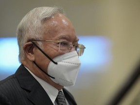Former Malaysian Prime Minister Najib Razak, wearing a face mask arrives at Court of Appeal in Putrajaya, Malaysia, Tuesday, Aug. 16, 2022. Malaysia's top court Monday began hearing a final appeal by Najib to toss out his graft conviction linked to the massive looting of the 1Malaysia Development Berhad state fund.