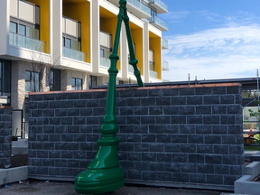 The sculpture comes to life in the imagination of Inges Idee; Its super wall stretches