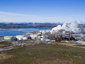 Aktenfoto einer Raffinerie, die jetzt im Besitz von Cresta Fund Management ist, in Come by Chance, Neufundland.
