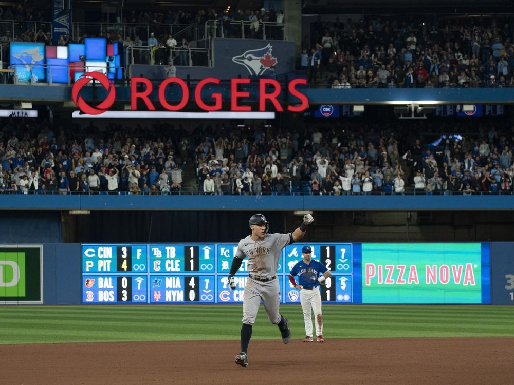 Blue Jays fan Frankie Lasagna just misses catching Aaron Judge’s 61st home run ball
