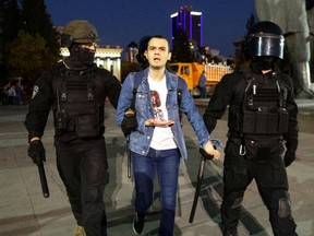 Police officers arrest a man in Novosibirsk on September 21, 2022 after calling for protests against partial mobilization.