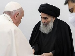 This handout picture released by Ayatollah Sistani's media office shows Iraq's most revered Shiite cleric, Grand Ayatollah Ali al-Sistani (C) meeting with Pope Francis (L) and his delegation, at his home in the holy city of Najaf, on March 6, 2021. (Photo by - / Ayatollah Sistani's Media Office / AFP) / RESTRICTED TO EDITORIAL USE - MANDATORY CREDIT "AFP PHOTO / AYATOLLAH SISTANI'S MEDIA OFFICE " - NO MARKETING - NO ADVERTISING CAMPAIGNS - DISTRIBUTED AS A SERVICE TO CLIENTS