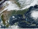 Dieses von der NOAA bereitgestellte Satellitenbild zeigt den Hurrikan Fiona im Atlantik in der Nähe von Bermuda, der am Donnerstag, den 22. September 2022 nach Norden zieht. Fiona, der Puerto Rico als Hurrikan der Kategorie 1 traf, war am Donnerstag bis Kategorie 4 hoch.  (NOAA über AP)