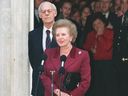 British Prime Minister Margaret Thatcher flanked by her husband Denis (L), addresses the press, 28 November 1990 for the last time in front of 10 Downing Street in London prior to hand her resignation as prime minister to Queen Elizabeth II. (Photo credit should read SEAN DEMPSEY/AFP/Getty Images)  // 1216 feat aging ORG XMIT: POS2015121514500806