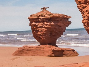 Der berühmte Tea Cup Rock von Prince Edward Island hat den Hurrikan Fiona nicht überlebt.