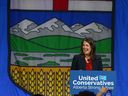 Danielle Smith feiert im BMO Center in Calgary nach der UCP-Führungswahl am Donnerstag, den 6. Oktober 2022. Jim Wells/Postmedia