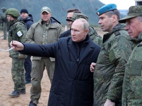 Russian President Vladimir Putin (C) meets soldiers during a visit at a military training centre of the Western Military District for mobilised reservists, outside the town of Ryazan on October 20, 2022.
