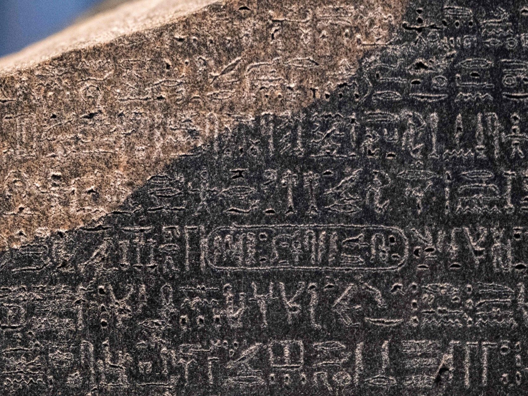 علماء آثار مصريون يطالبون باستعادة حجر رشيد من المتحف البريطاني