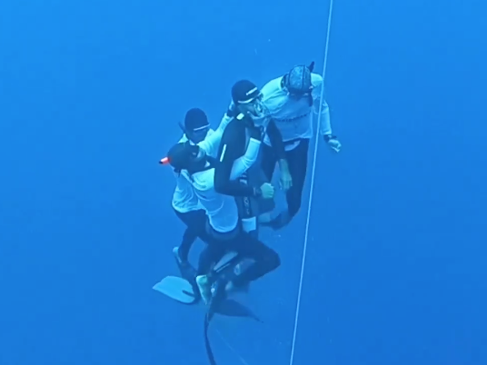 Video shows freediver passing out while attempting world’s deepest
dive