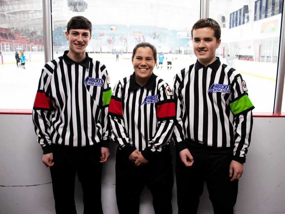 N.S. hockey leagues give young referees green armbands to reduce verbal