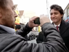 Prime Minister Justin Trudeau interrupted his year-end interview with CTV in order to get into it with a random Freedom Convoy supporter who started yelling at him. Trudeau didn’t say anything particularly novel (“we’ve listened to public health experts to do what we can to keep Canadians safe”), but the pair spoke for two minutes while the anti-mandate guy insisted on holding a smartphone in the prime minister’s face.