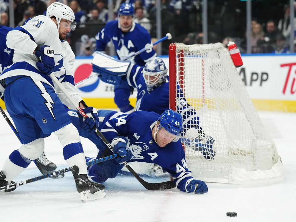 Kucherov finishes with 4 points, Lightning beat Leafs 7-3