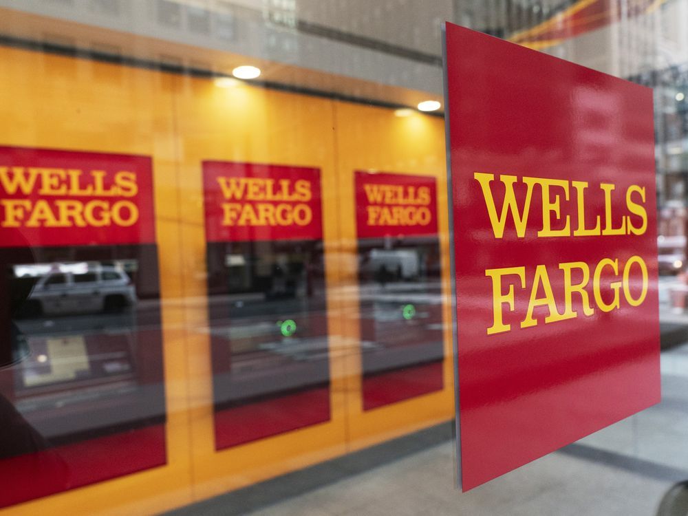 Wells Fargo agrees to pay 1 billion to settle shareholders' class