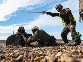 Canadian soldier trains Ukrainian recruit.