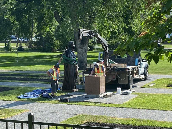 Queen Elizabeth II statue being restored in Manitoba.