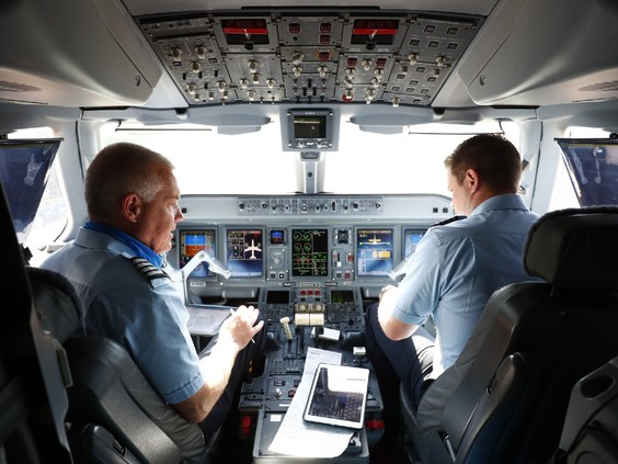 Airline-pilots.jpg?quality=90&strip=all&