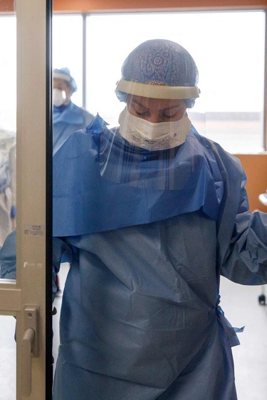 Hospital workers with PPE in an ICU