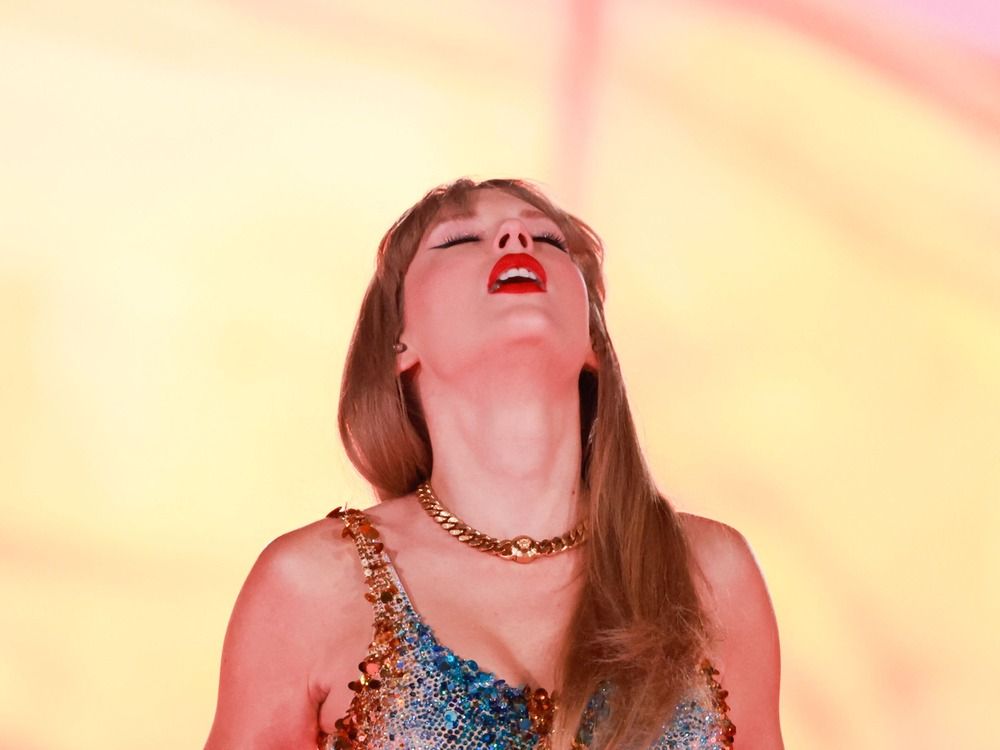 MTV VMAs: Taylor Swift Bags Eight Awards; Shakira Gets Video