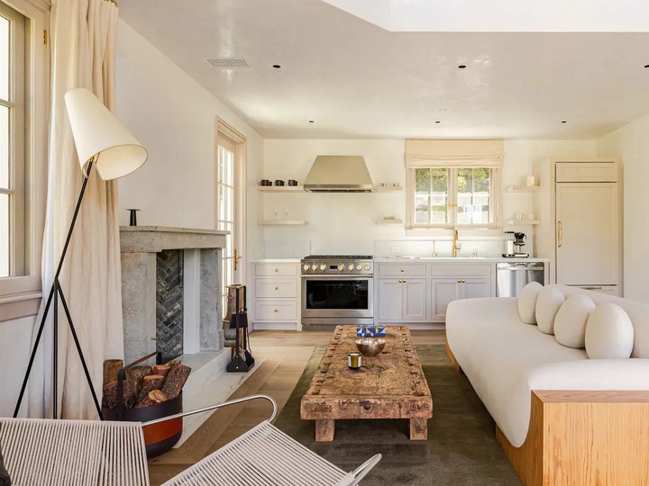  Gwyneth Paltrow’s guesthouse includes a wood-burning fireplace and kitchen.