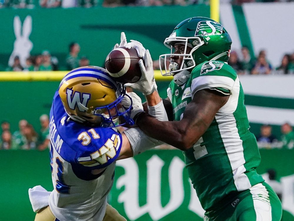 CFL playoffs: Bombers beat Roughriders on pass off goal post