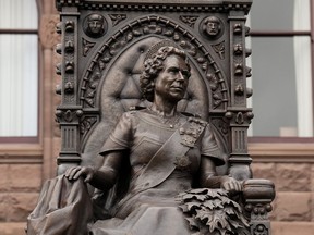 Queen Elizabeth II statue