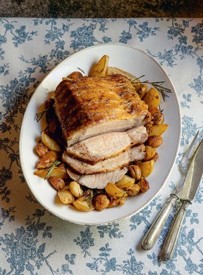 Pork roast with pears and chestnuts