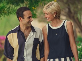 Princess Diana (Elizabeth Debicki) and Dodi Fayed (Khalid Abdalla) in The Crown