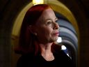 ARCHIVO: Catherine Tait, Melanie Jolie, no visible, anuncia a Tait como el nuevo presidente y director ejecutivo de CBC/Radio-Canada durante una conferencia de prensa en el vestíbulo de la Cámara de los Comunes en la Colina del Parlamento en Ottawa el martes 3 de abril de 2018.