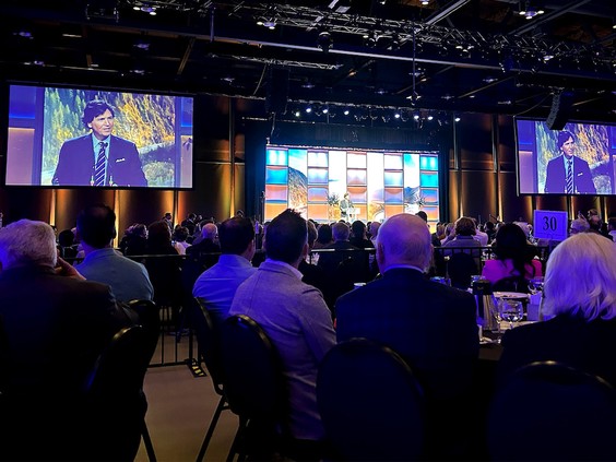 Tucker Carlson Arrives Just in Time To Exploit a Humiliated Trudeau