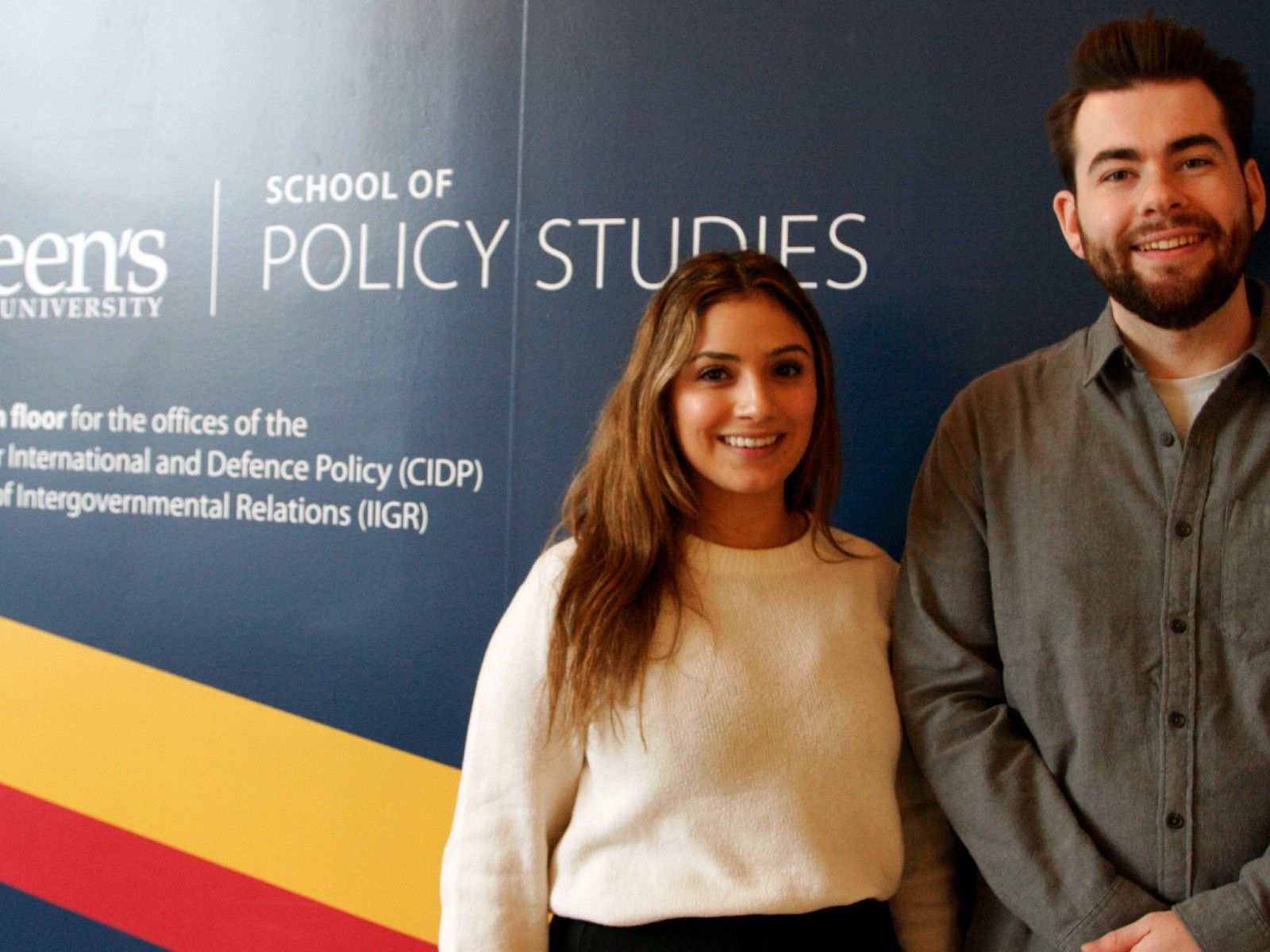 女王大学学生抗议减薪