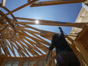 File - Workers build a home on Sept. 19, 2023, in Marshall, N.C. On Wednesday, Jan. 31, 2024, the Labor Department reports on wages and benefits for U.S. workers during the last quarter of 2023.