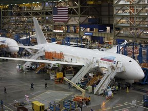 787 airplane being built