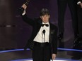 Cillian Murphy accepts Oscar