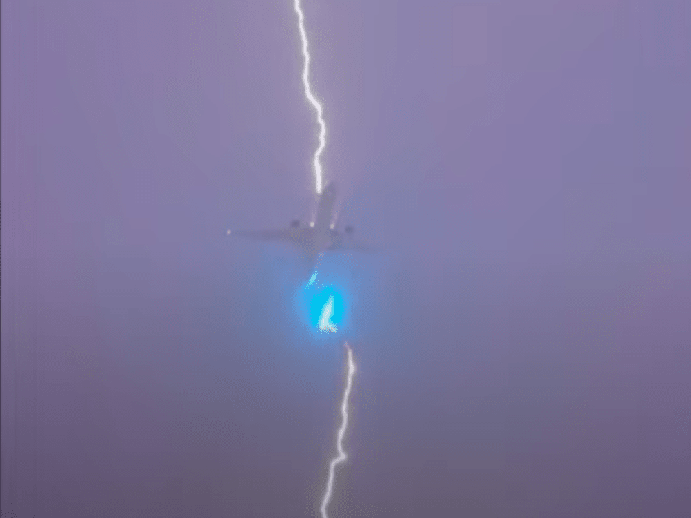 Wild Air Canada Flights From A Plane Hit By Lightning To A Mid Flight Birth Brantford Expositor 