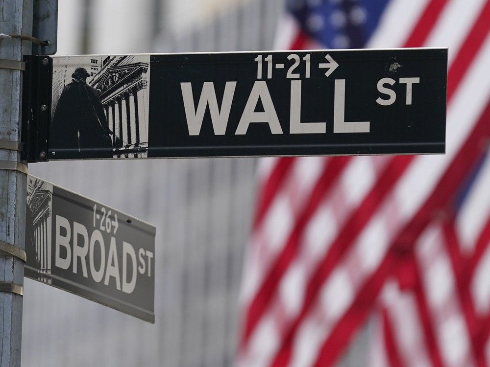 to-put-an-end-to-24-hour-rat-buffet-trash-bins-now-required-in-nyc