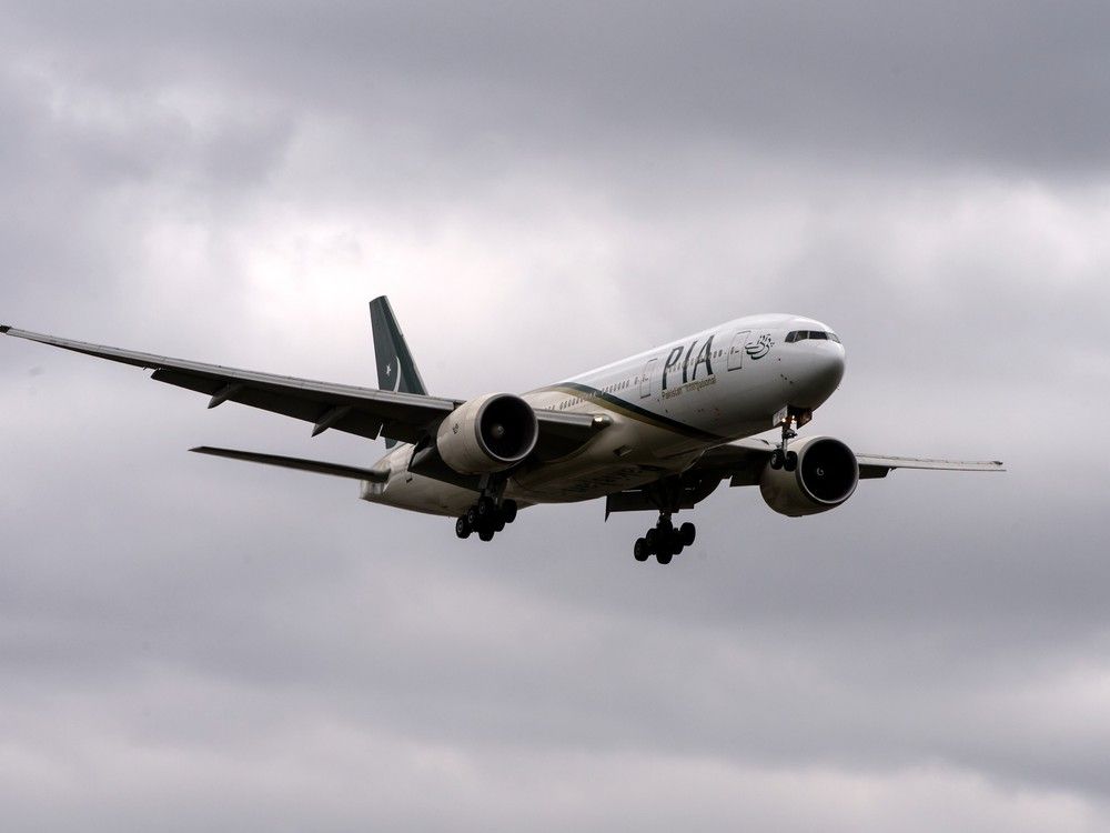 NextImg:Flight bound for Toronto turns around after 9 hours in air