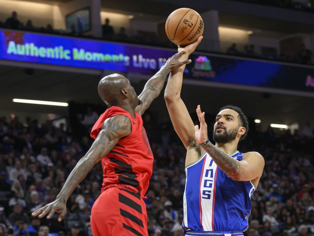 NextImg:Trail Blazers guard Taze Moore signs with CEBL's Vancouver Bandits