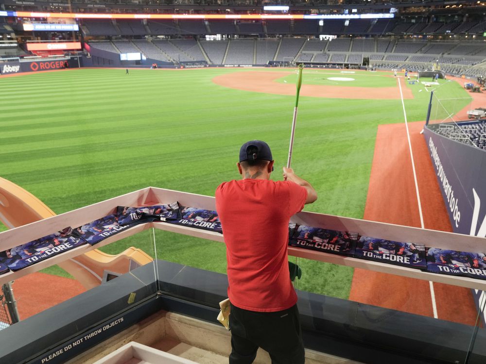 NextImg:Rogers Centre renos impress Blue Jays fans but how new field plays still a question