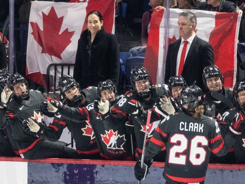 NextImg:Canada downs Czechs 4-0 to meet U.S. in women's world hockey championship final