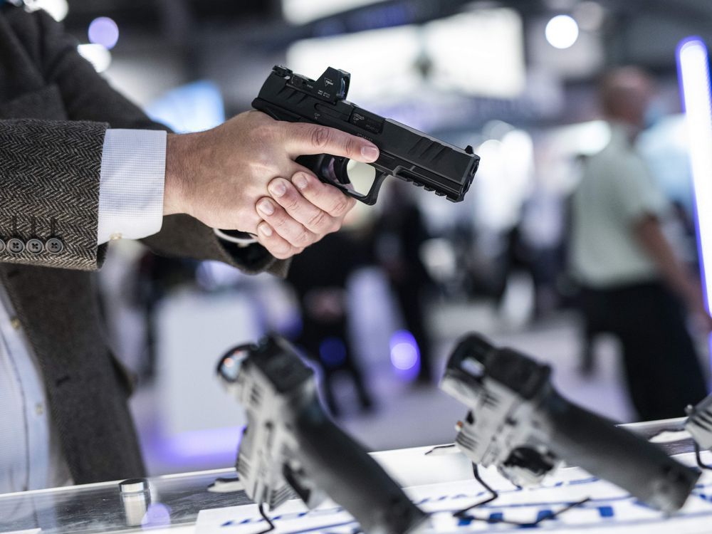 NextImg:Police who found loaded gun in 'man purse' did not profile suspect: Quebec judge