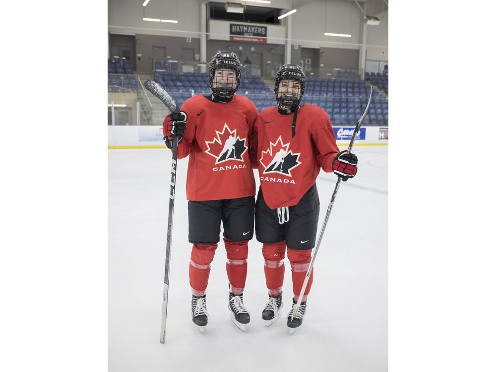 NextImg:Gosling cousins make women's world hockey championship debuts together