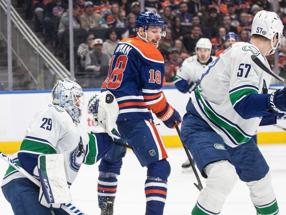 NextImg:Canucks edge Oilers 3-1, closer to clinching Pacific Division title